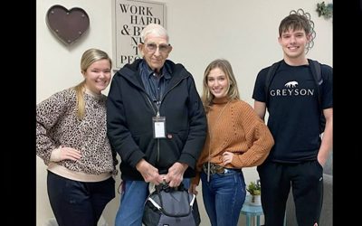 Students Raise $270,000 So 80-Year-Old janitor Can Retire from Texas High School