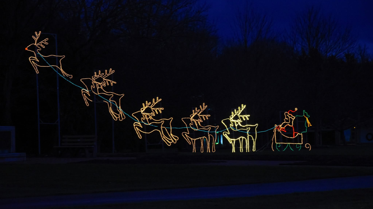 Holiday-Lights-Drive-Thru-ESsHKQ